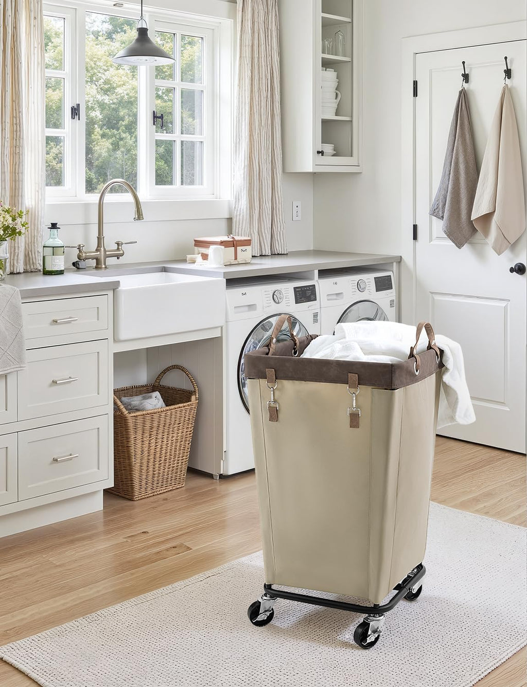 160L Wheeled Rolling Clothing Laundry Basket
